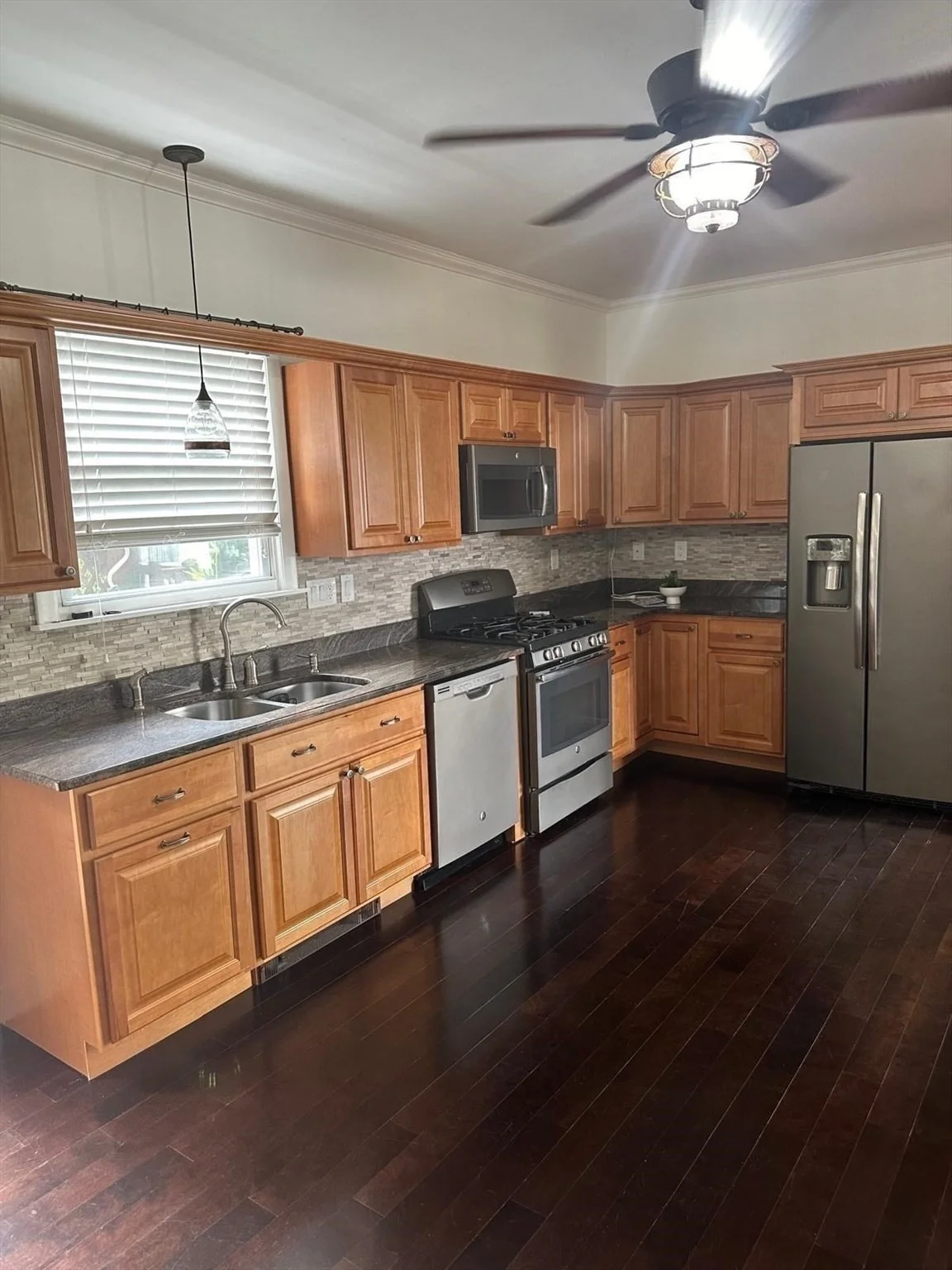 2 bed, 1 bath apartment for rent at 282 Orange St Unit 1, Fall River — photo 12 of 24