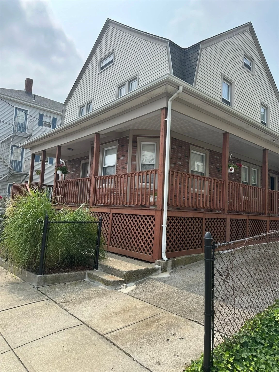 2 bed, 1 bath apartment for rent at 282 Orange St Unit 1, Fall River