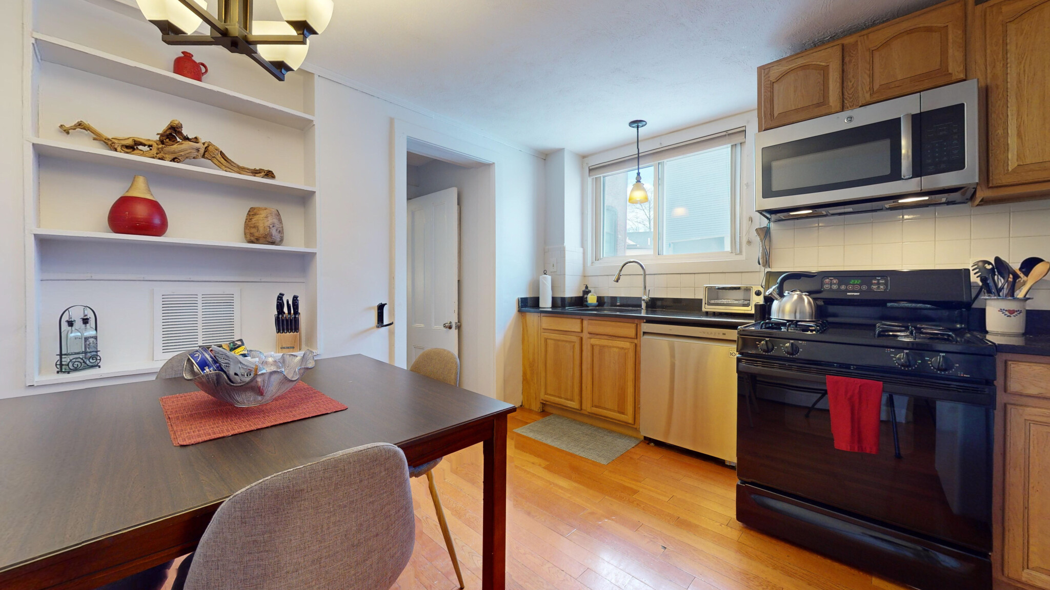 1 bed, 1 bath apartment for rent at 282 Washington St Unit 2, Brookline Village — photo 6 of 20