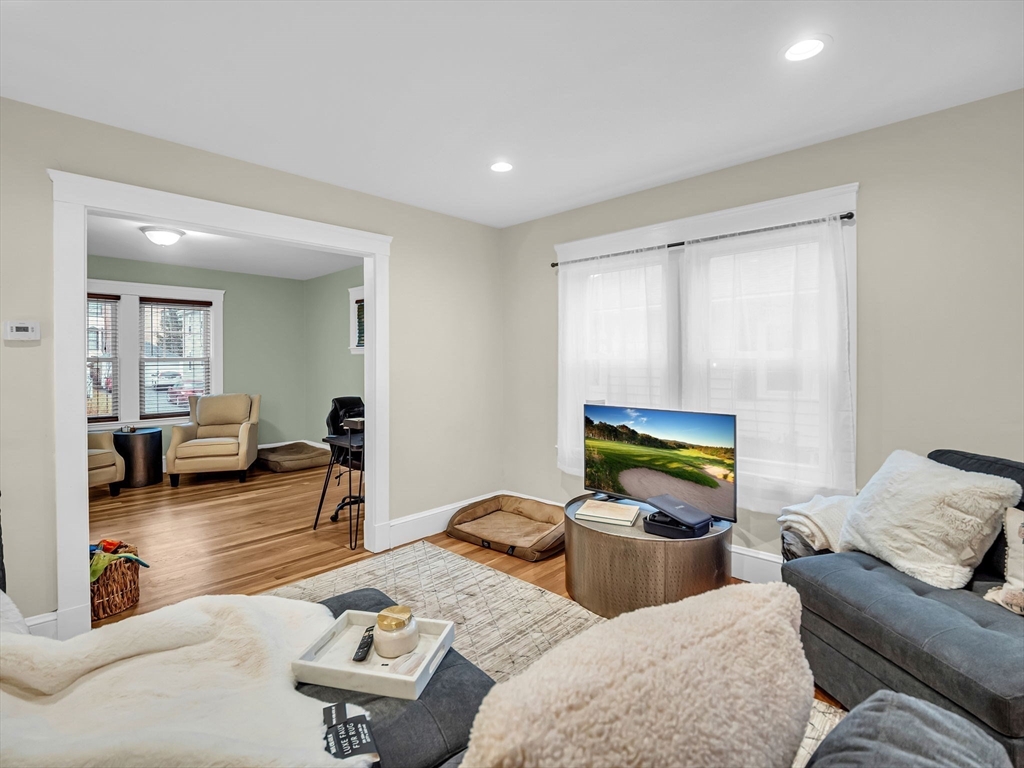 2 bed, 1 bath apartment for rent at 283 Ash St Unit 1, Waltham — photo 3 of 23