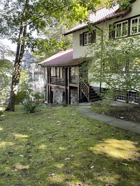 1 bed, 1 bath apartment for rent at 283 Buckminster Rd Unit R, Fisher Hill