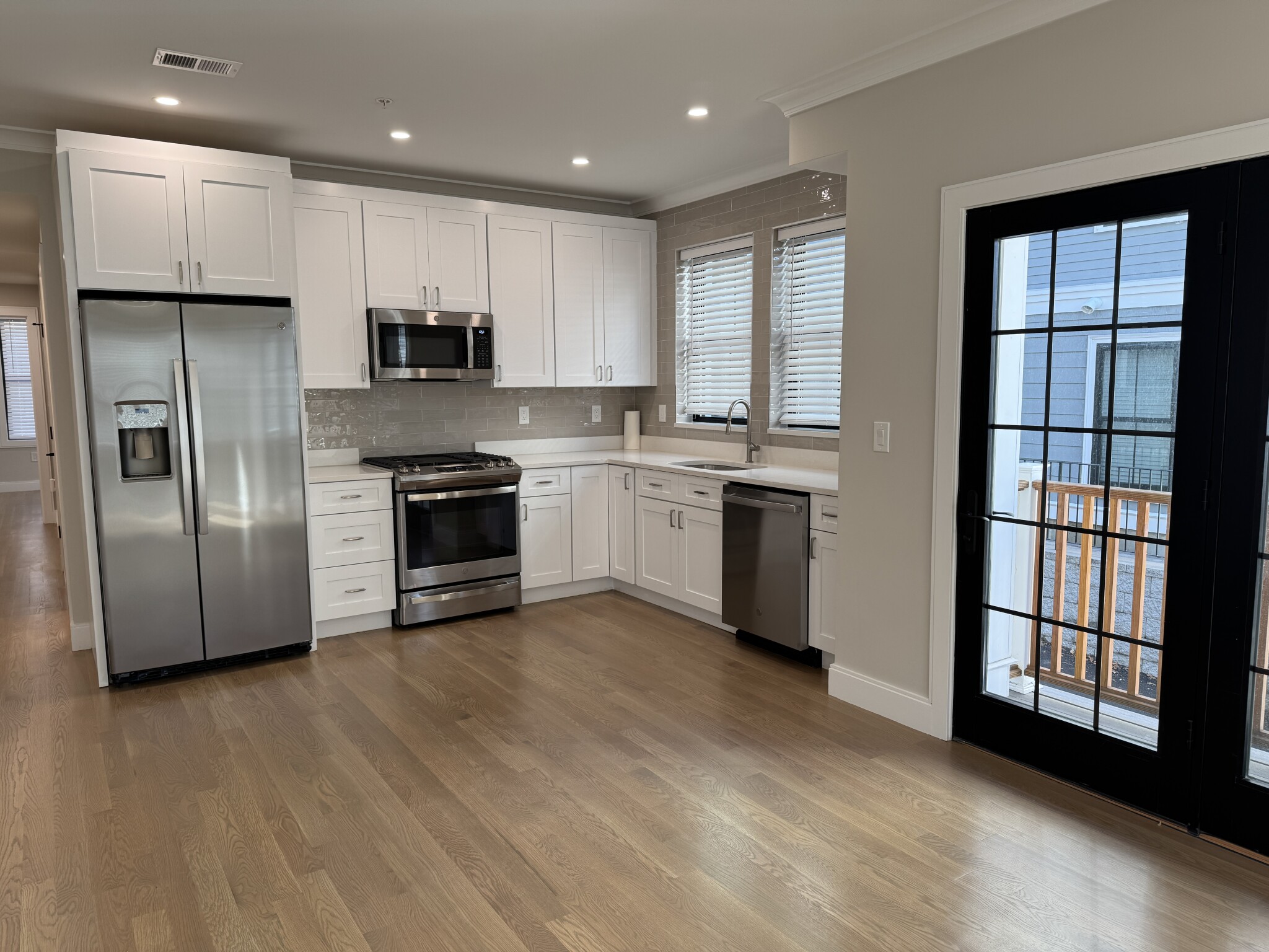 4 bed, 2 bath apartment for rent at 283 Lamartine St Unit 3, Jamaica Plain — photo 2 of 22