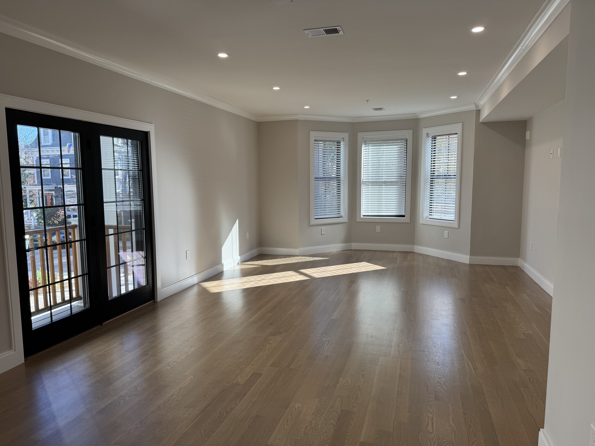 4 bed, 2 bath apartment for rent at 283 Lamartine St Unit 3, Jamaica Plain — photo 4 of 22