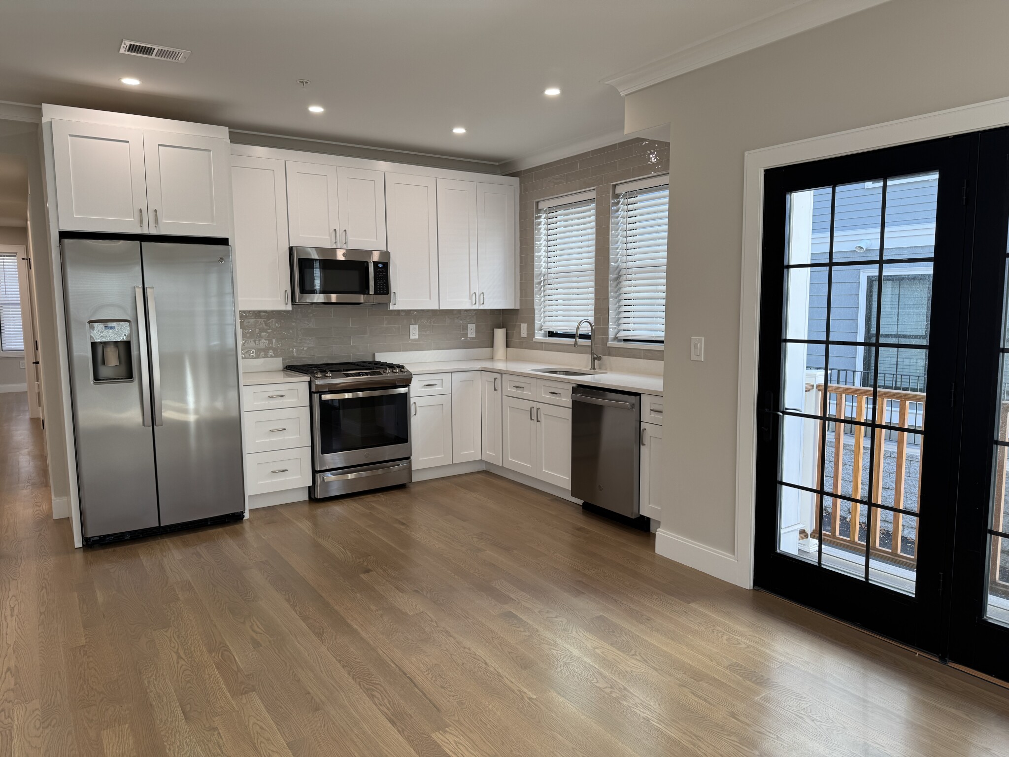 4 bed, 2 bath apartment for rent at 283 Lamartine St Unit 3, Jamaica Plain — photo 1 of 22