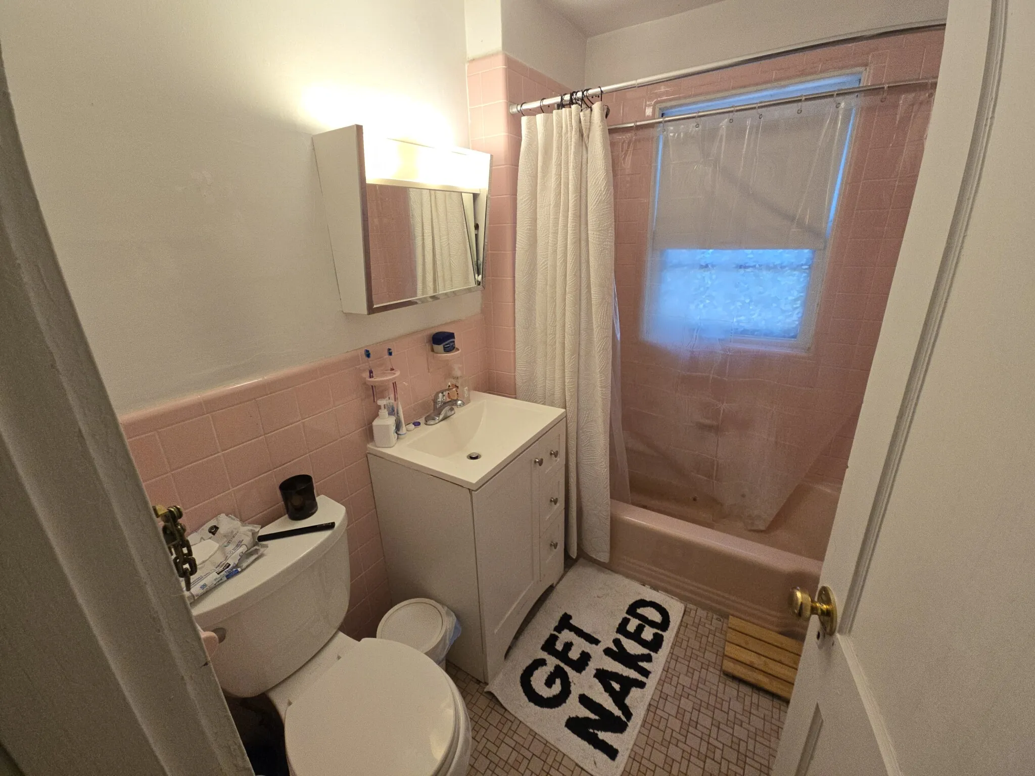 2.5 bed, 1 bath apartment for rent at 283 Lowell Ave Unit 1, Newtonville — photo 18 of 19