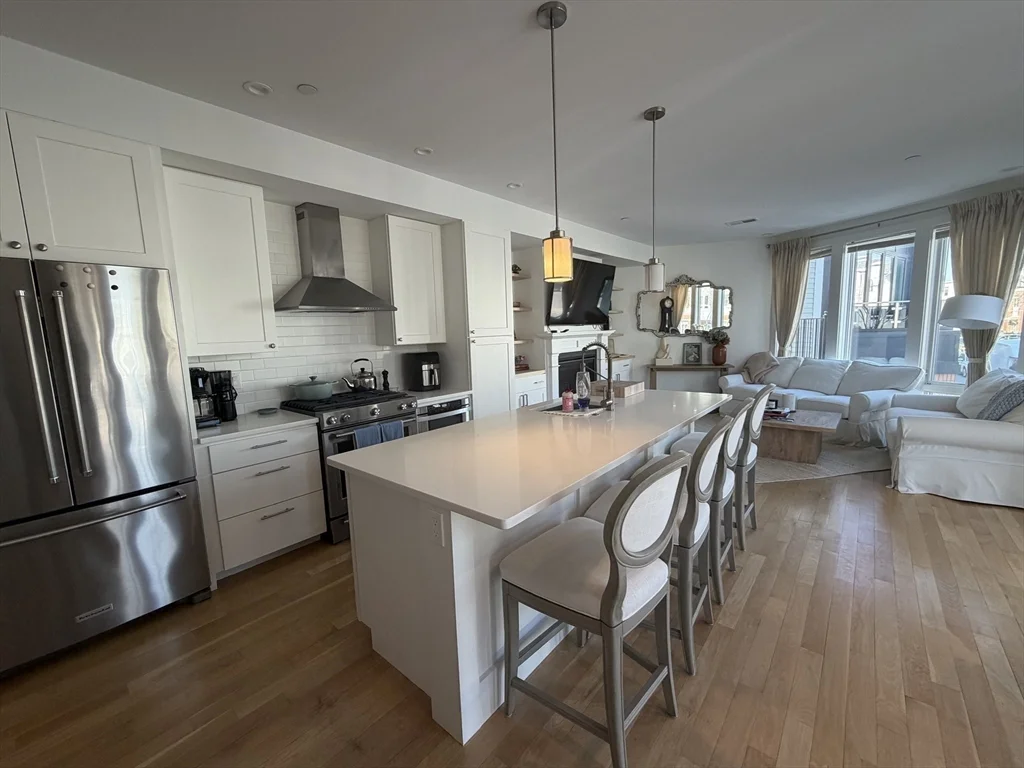 1 bed, 1 bath apartment for rent at 283 Old Colony Unit 1, South Boston