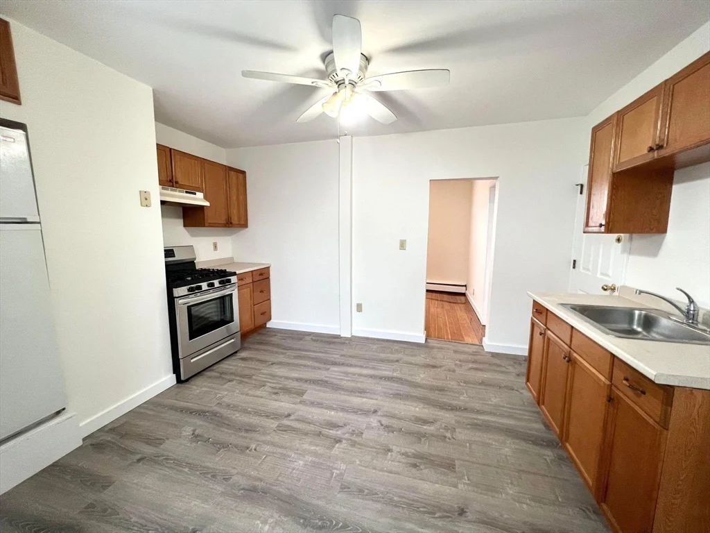 1 bed, 1 bath apartment for rent at 283 Pearl St Unit 1R, Malden — photo 3 of 12