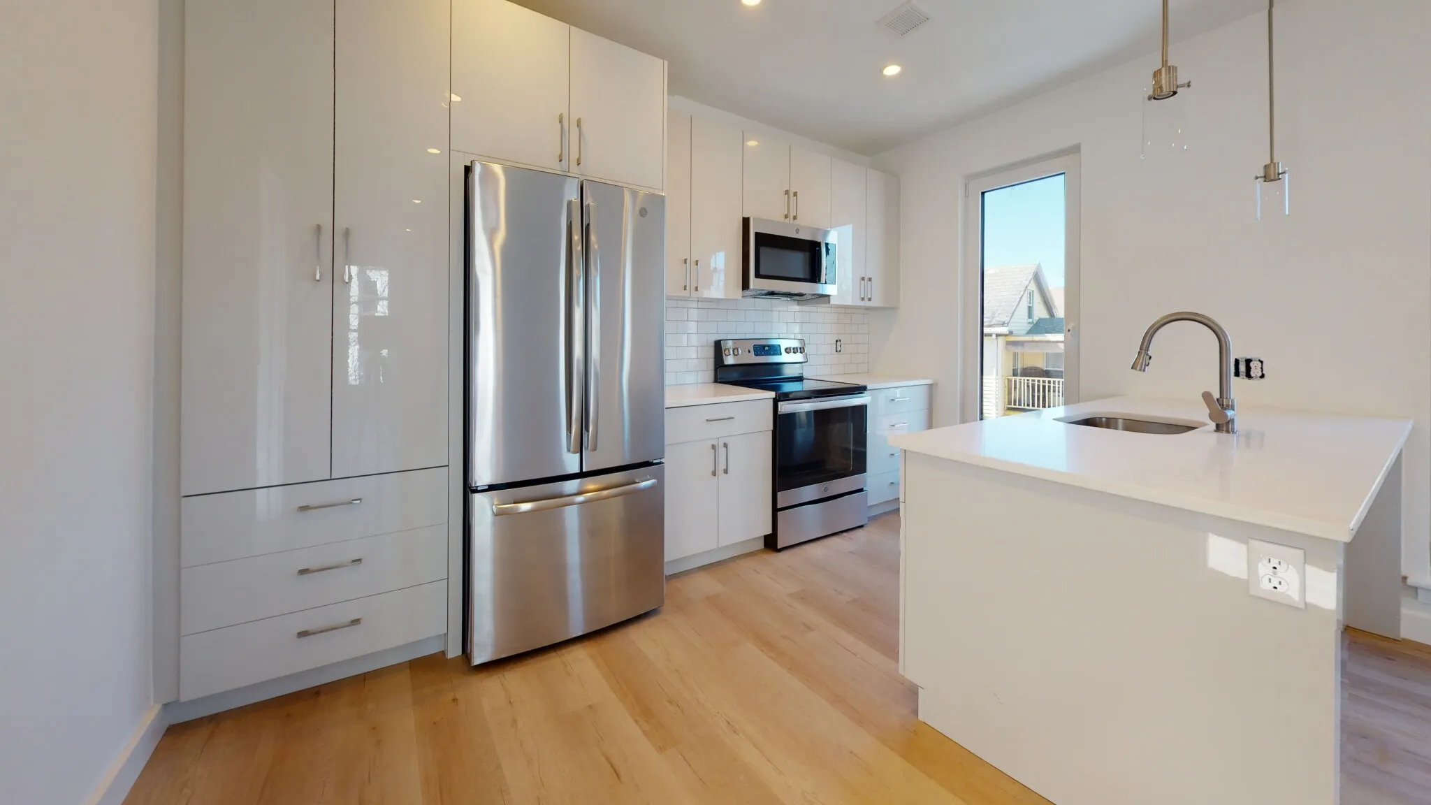 4 bed, 2 bath apartment for rent at 2837 Washington St Unit 2, Roxbury — photo 2 of 13