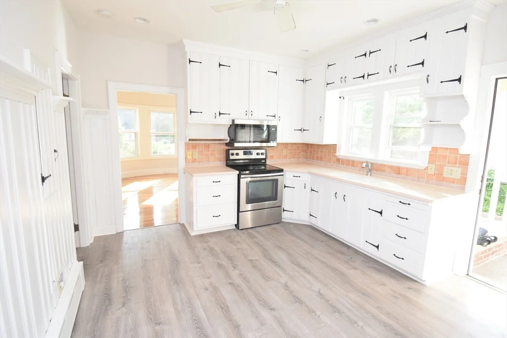 3 bed, 1 bath apartment for rent at 284 Central St Unit 1, Mansfield — photo 4 of 10