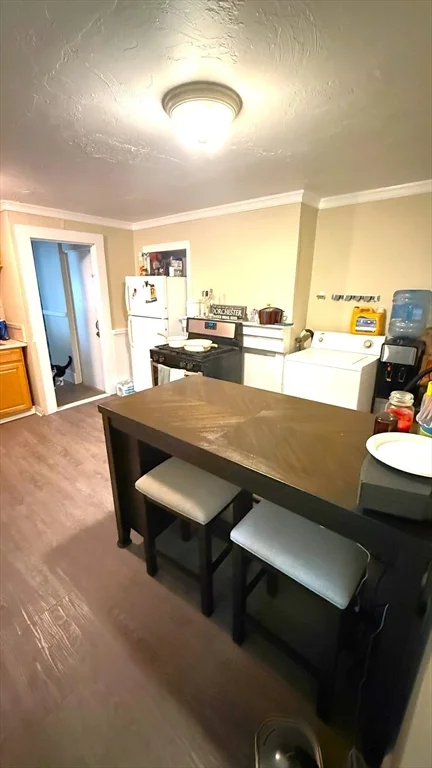 2 bed, 1 bath apartment for rent at 284 E Unit 2, South Boston — photo 2 of 8