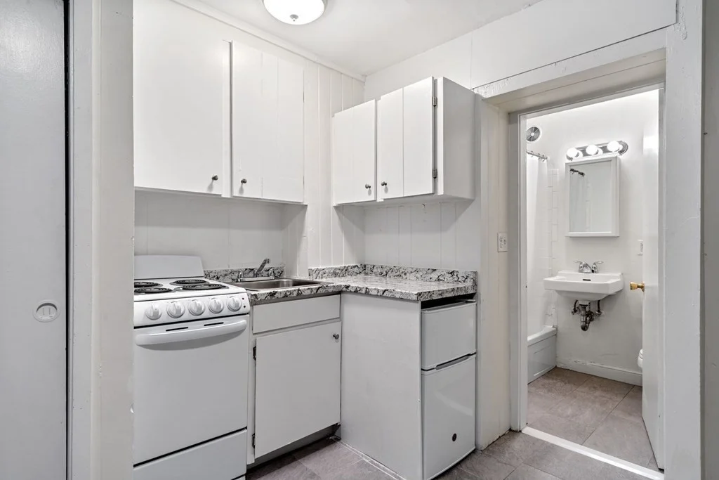 Studio bed, 1 bath apartment for rent at 284 Marlborough Unit 1, Back Bay — photo 7 of 10