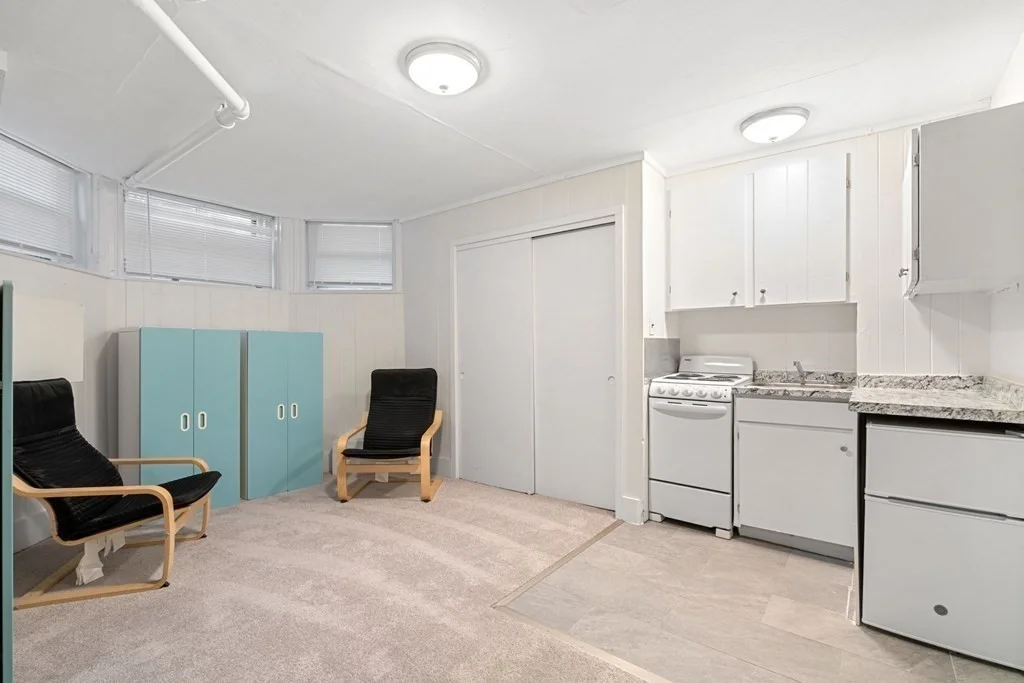 Studio bed, 1 bath apartment for rent at 284 Marlborough Unit 1, Back Bay — photo 4 of 10