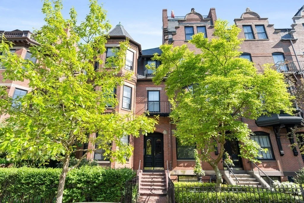 Studio bed, 1 bath apartment for rent at 284 Marlborough Unit 1, Back Bay — photo 2 of 10