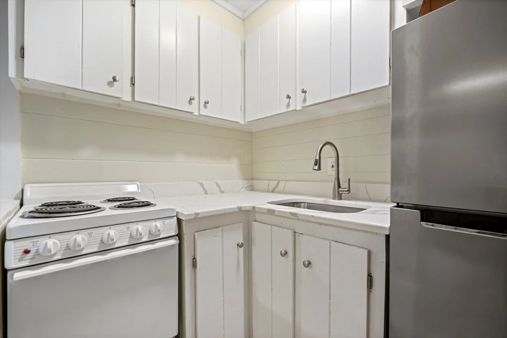 Studio bed, 1 bath apartment for rent at 284 Marlborough Unit 2, Back Bay — photo 6 of 12