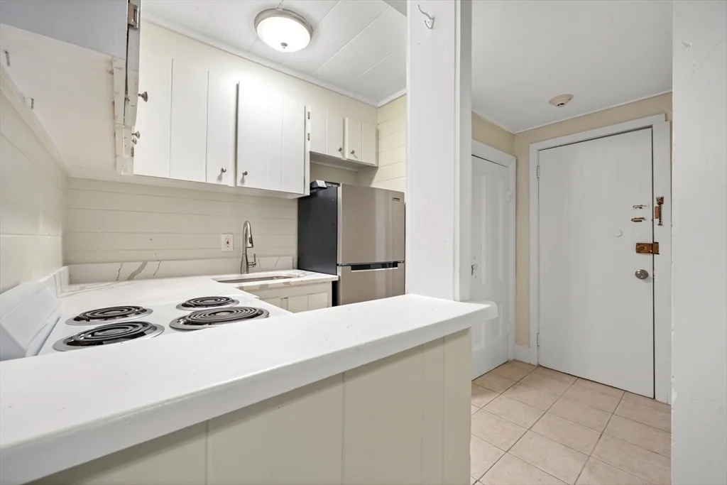 Studio bed, 1 bath apartment for rent at 284 Marlborough Unit 2, Back Bay — photo 7 of 12