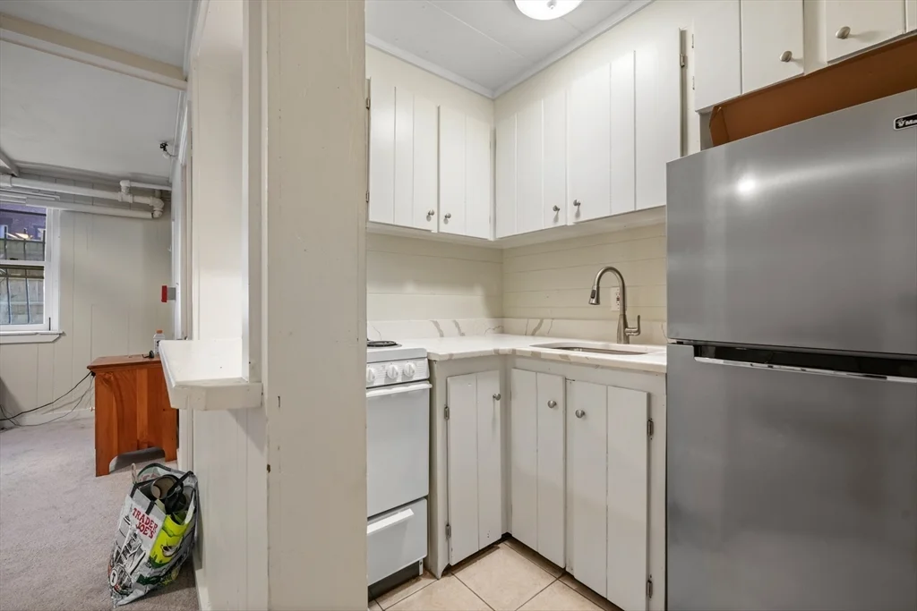 Studio bed, 1 bath apartment for rent at 284 Marlborough Unit 2, Back Bay — photo 5 of 12