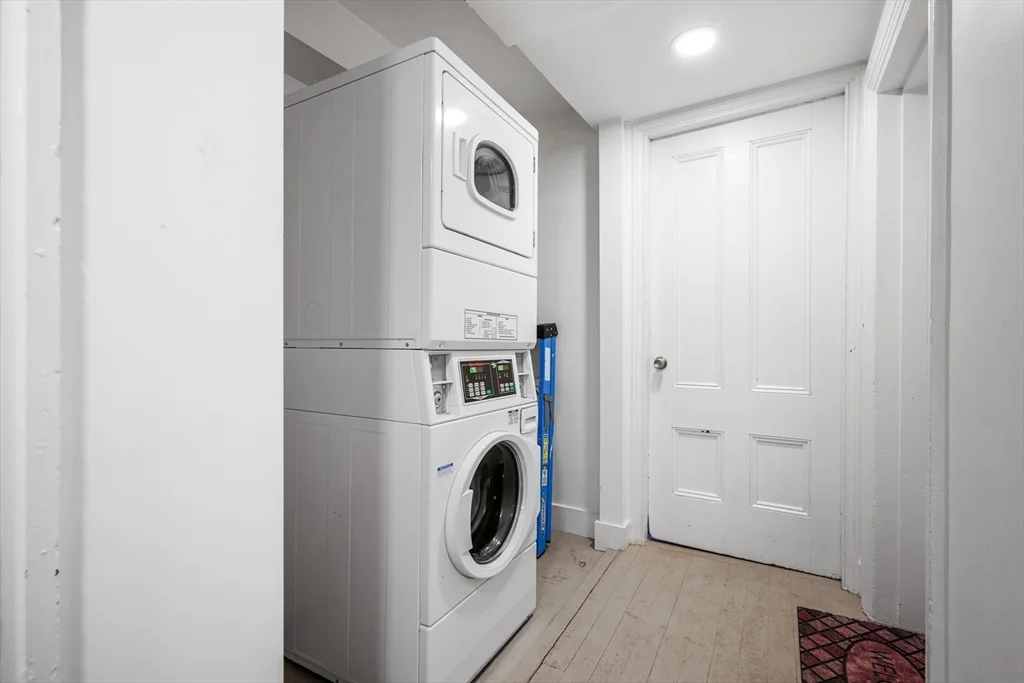 Studio bed, 1 bath apartment for rent at 284 Marlborough Unit 2, Back Bay — photo 10 of 12