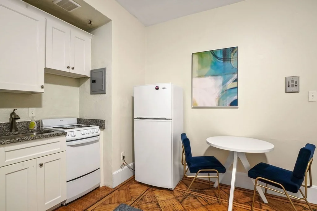 Studio bed, 1 bath apartment for rent at 284 Marlborough Unit 4, Back Bay — photo 5 of 8