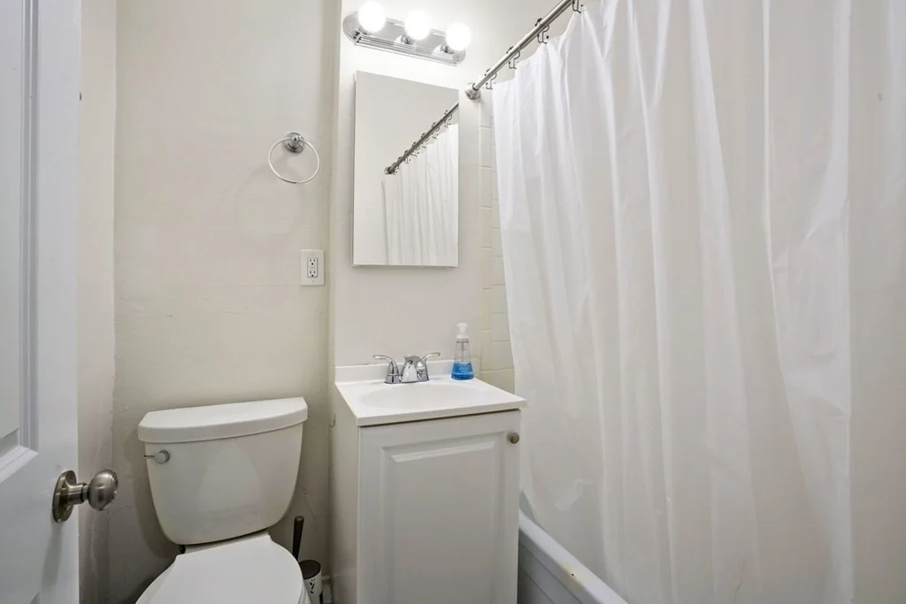 Studio bed, 1 bath apartment for rent at 284 Marlborough Unit 4, Back Bay — photo 6 of 8