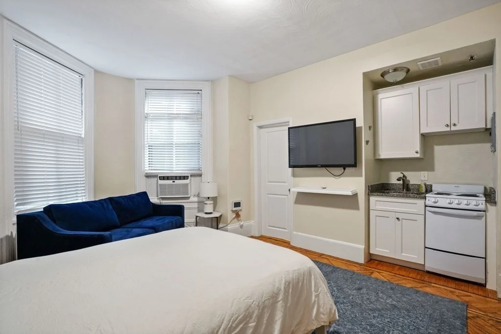 Studio bed, 1 bath apartment for rent at 284 Marlborough Unit 4, Back Bay — photo 3 of 8