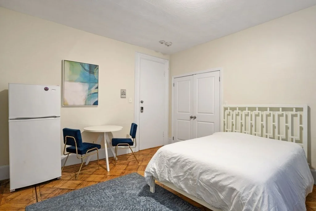 Studio bed, 1 bath apartment for rent at 284 Marlborough Unit 4, Back Bay — photo 4 of 8