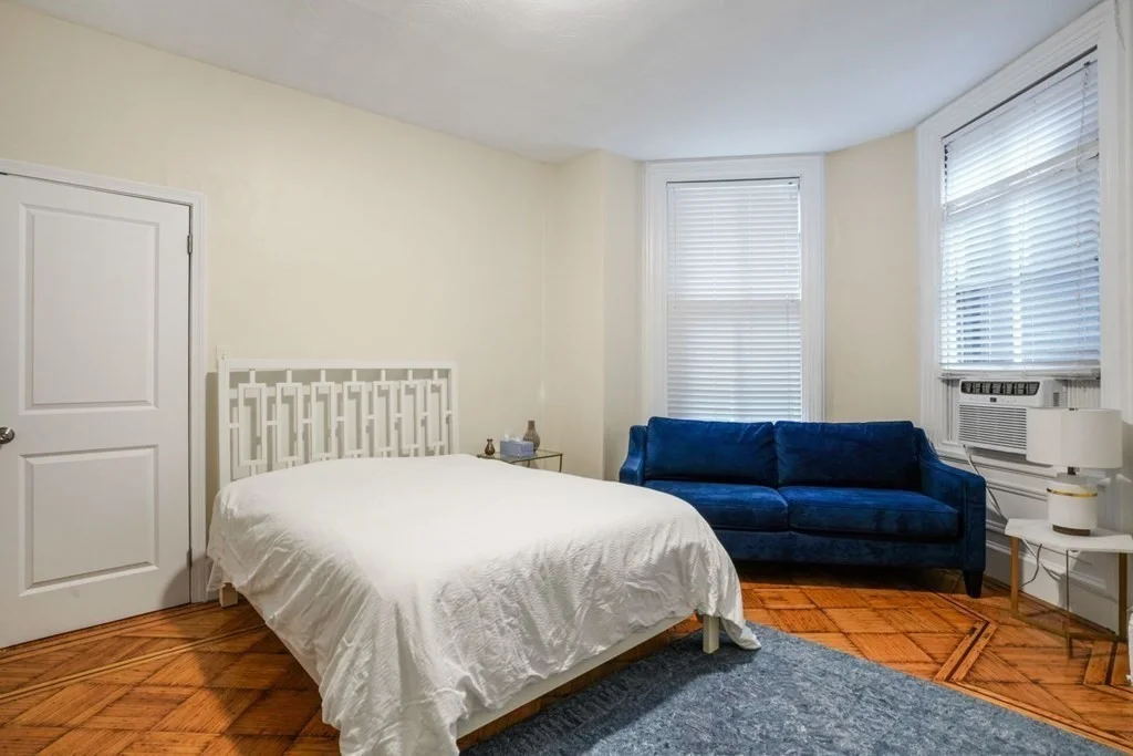 Studio bed, 1 bath apartment for rent at 284 Marlborough Unit 4, Back Bay — photo 2 of 8