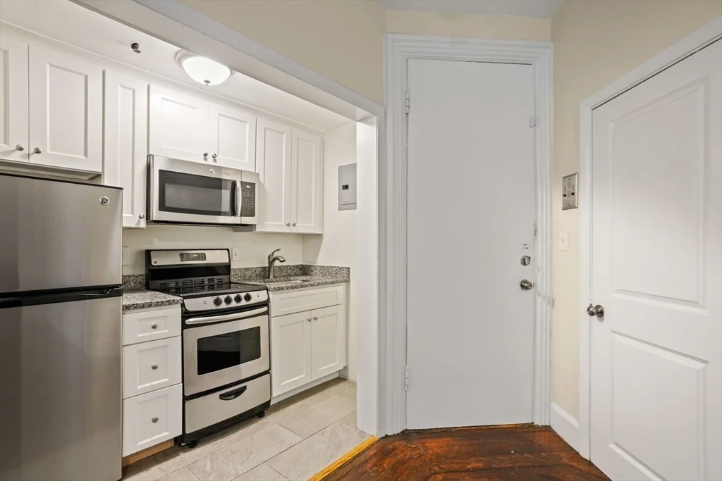 Studio bed, 1 bath apartment for rent at 284 Marlborough Unit 5, Back Bay — photo 4 of 8