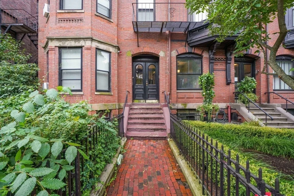 Studio bed, 1 bath apartment for rent at 284 Marlborough Unit 5, Back Bay