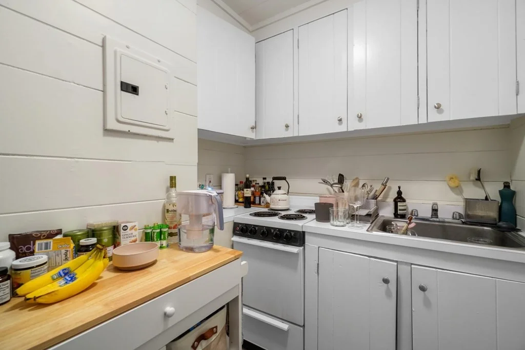 Studio bed, 1 bath apartment for rent at 284 Marlborough Unit 6, Back Bay — photo 5 of 14