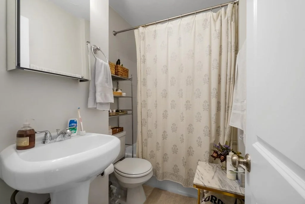 Studio bed, 1 bath apartment for rent at 284 Marlborough Unit 6, Back Bay — photo 9 of 14