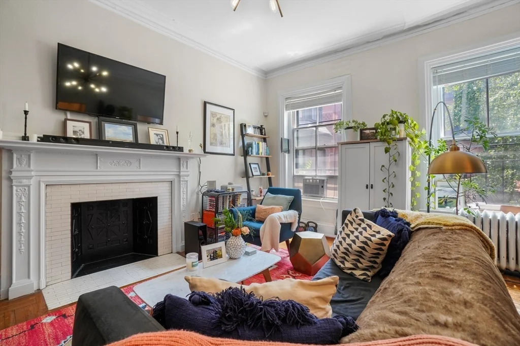 1 bed, 1 bath apartment for rent at 284 Marlborough Unit 7, Back Bay — photo 3 of 13