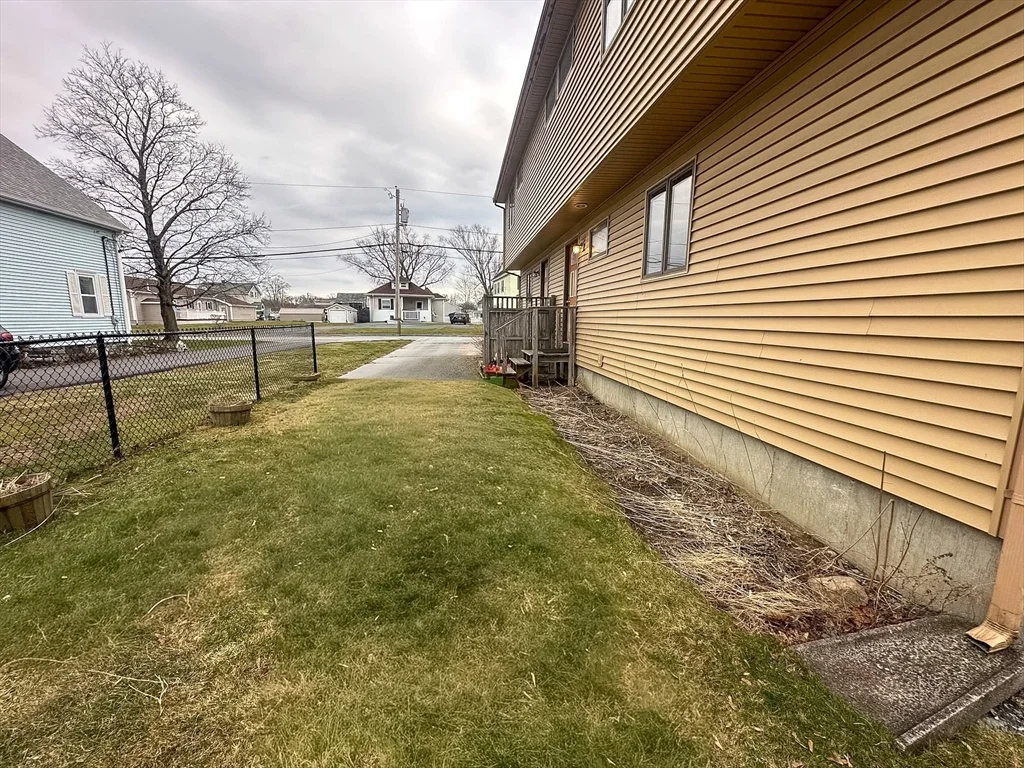 3 bed, 2 bath apartment for rent at 284 Washington St Unit B, Taunton — photo 15 of 16