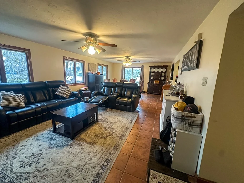 3 bed, 2 bath apartment for rent at 284 Washington St Unit B, Taunton — photo 2 of 16
