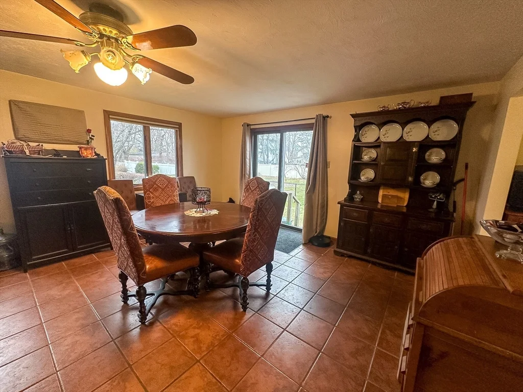 3 bed, 2 bath apartment for rent at 284 Washington St Unit B, Taunton — photo 4 of 16