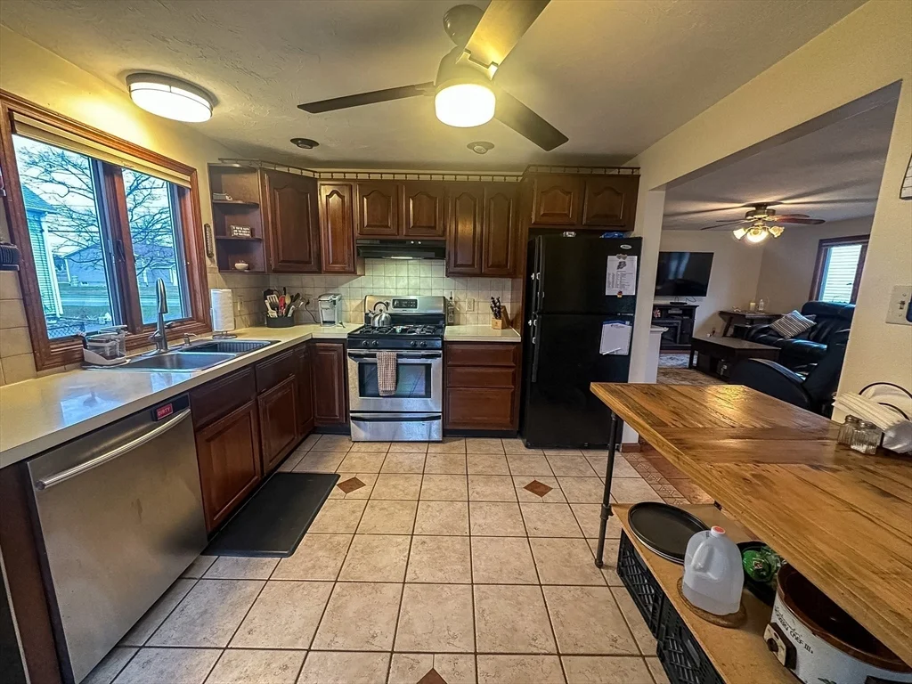 3 bed, 2 bath apartment for rent at 284 Washington St Unit B, Taunton — photo 6 of 16