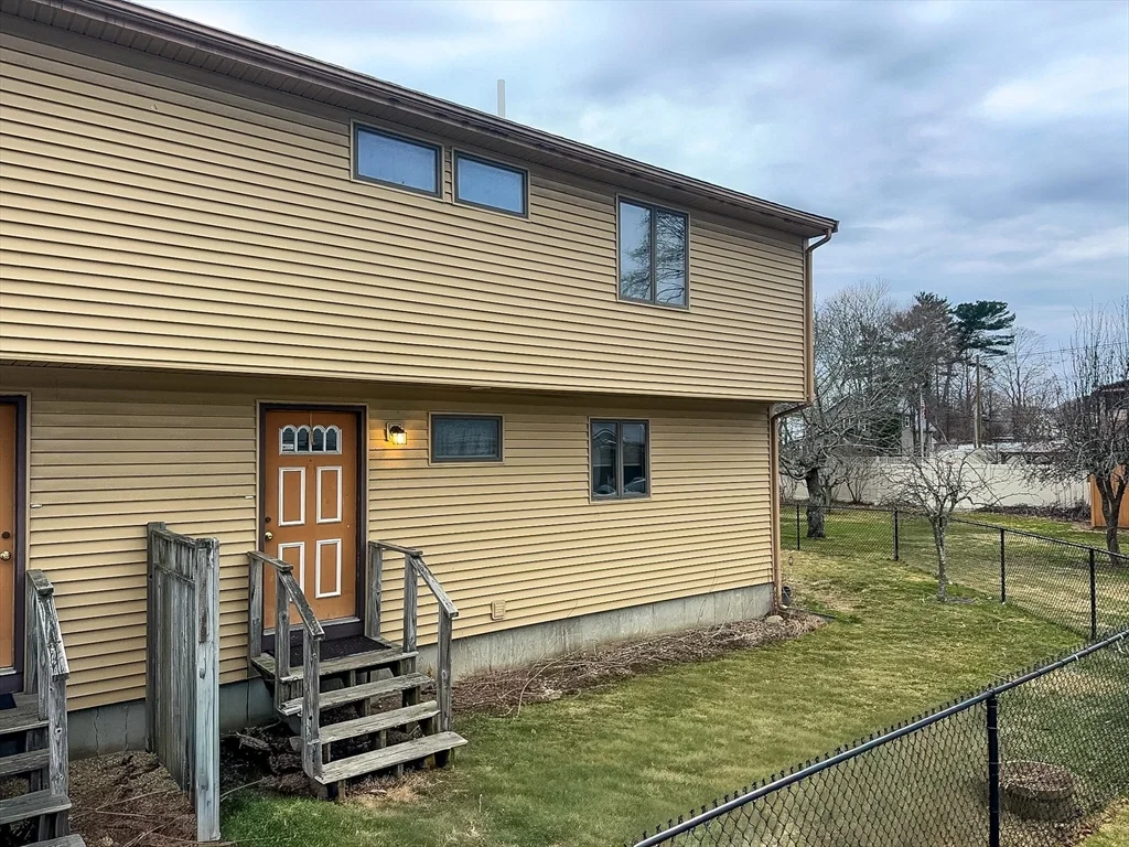 3 bed, 2 bath apartment for rent at 284 Washington St Unit B, Taunton — photo 1 of 16
