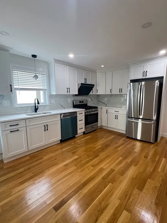 3 bed, 2 bath apartment for rent at 285 Beech St Unit 285, Belmont — photo 1 of 8