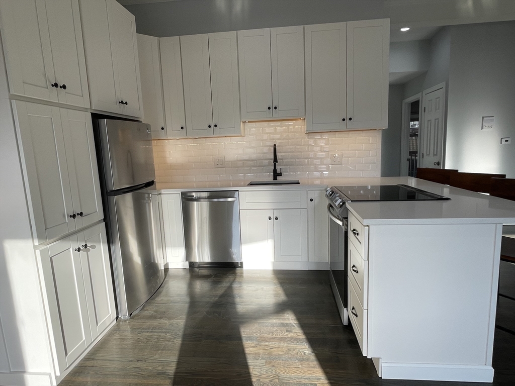 2 bed, 1 bath apartment for rent at 285 Dorchester St Unit 3, South Boston — photo 4 of 10
