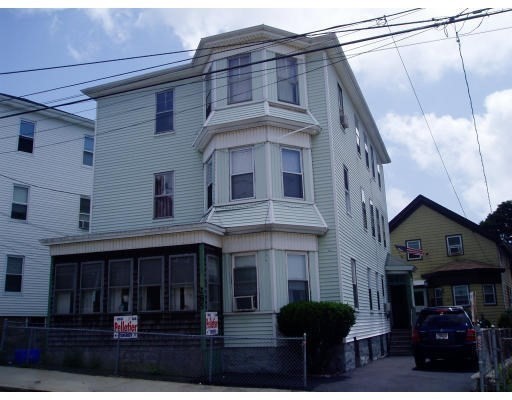 3 bed, 1 bath apartment for rent at 285 Hamlet St Unit 1, Fall River — photo 1 of 10