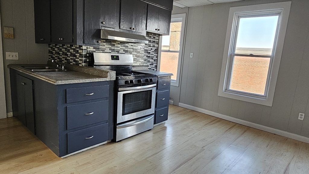 3 bed, 1 bath apartment for rent at 285 Hamlet St Unit 1, Fall River — photo 6 of 10