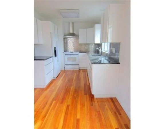 1 bed, 1 bath apartment for rent at 285 Hawthorn St Unit 2, West — photo 4 of 12