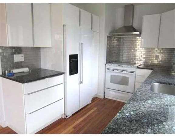 1 bed, 1 bath apartment for rent at 285 Hawthorn St Unit 2, West — photo 1 of 12