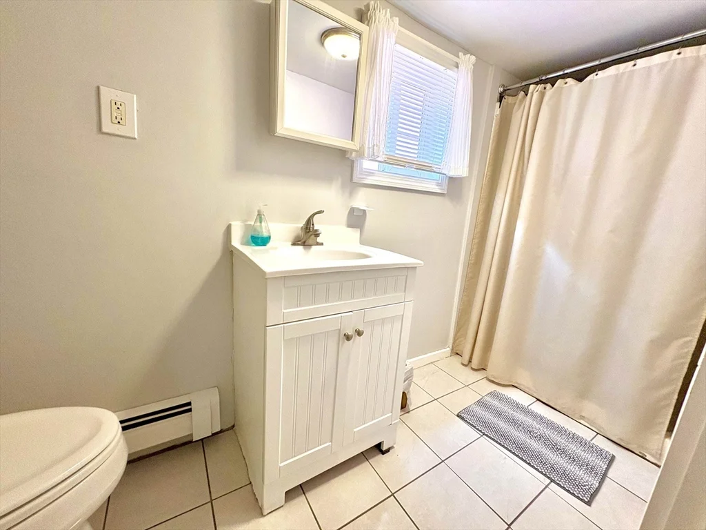4 bed, 2 bath apartment for rent at 285 Roxbury St, Roxbury — photo 6 of 15
