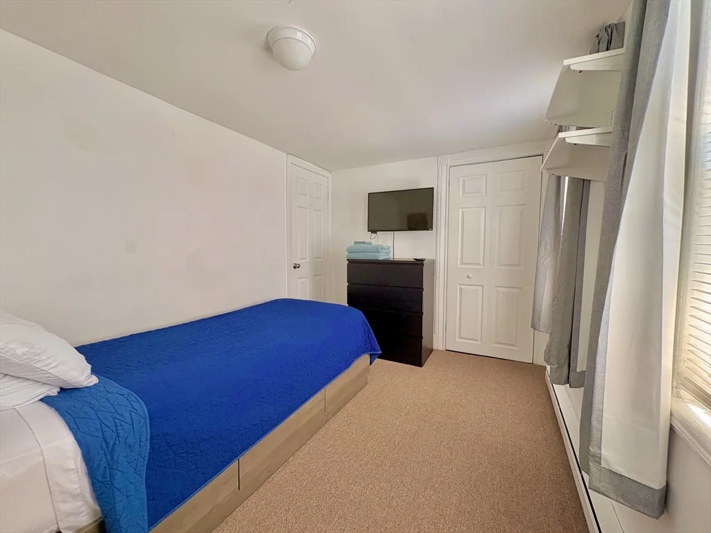 4 bed, 2 bath apartment for rent at 285 Roxbury St, Roxbury — photo 14 of 15