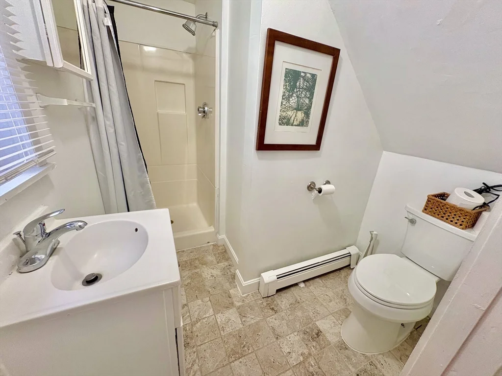 4 bed, 2 bath apartment for rent at 285 Roxbury St, Roxbury — photo 5 of 15