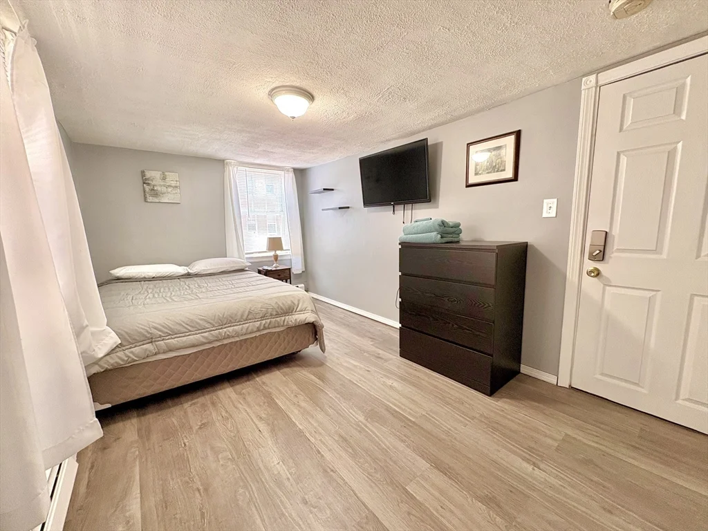 4 bed, 2 bath apartment for rent at 285 Roxbury St, Roxbury — photo 12 of 15