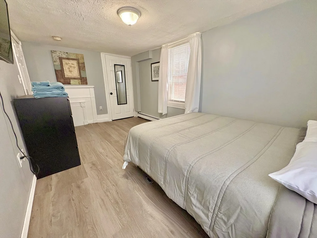 4 bed, 2 bath apartment for rent at 285 Roxbury St, Roxbury — photo 11 of 15