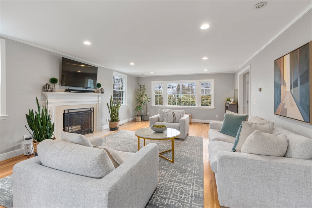 4 bed, 2 bath apartment for rent at 285 Temple St, Newton — photo 2 of 13