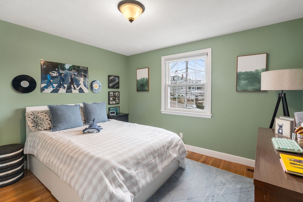 4 bed, 2 bath apartment for rent at 285 Temple St, Newton — photo 10 of 13