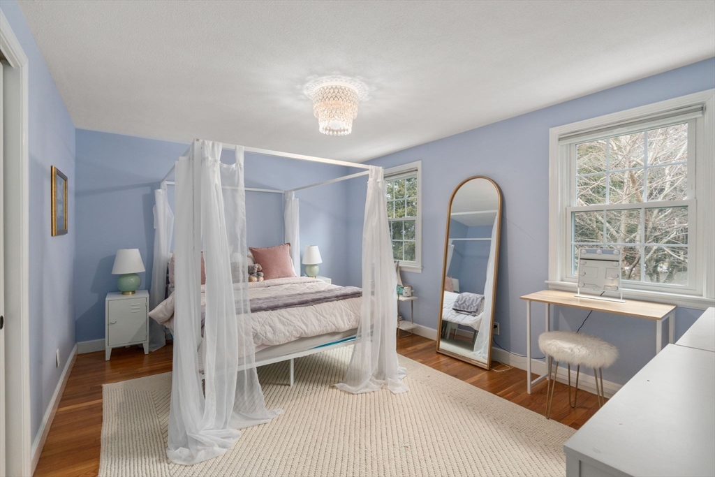 4 bed, 2 bath apartment for rent at 285 Temple St, Newton — photo 11 of 13